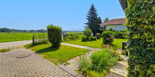 Vorderseite-mit-Blick-Richtung-Chiemsee